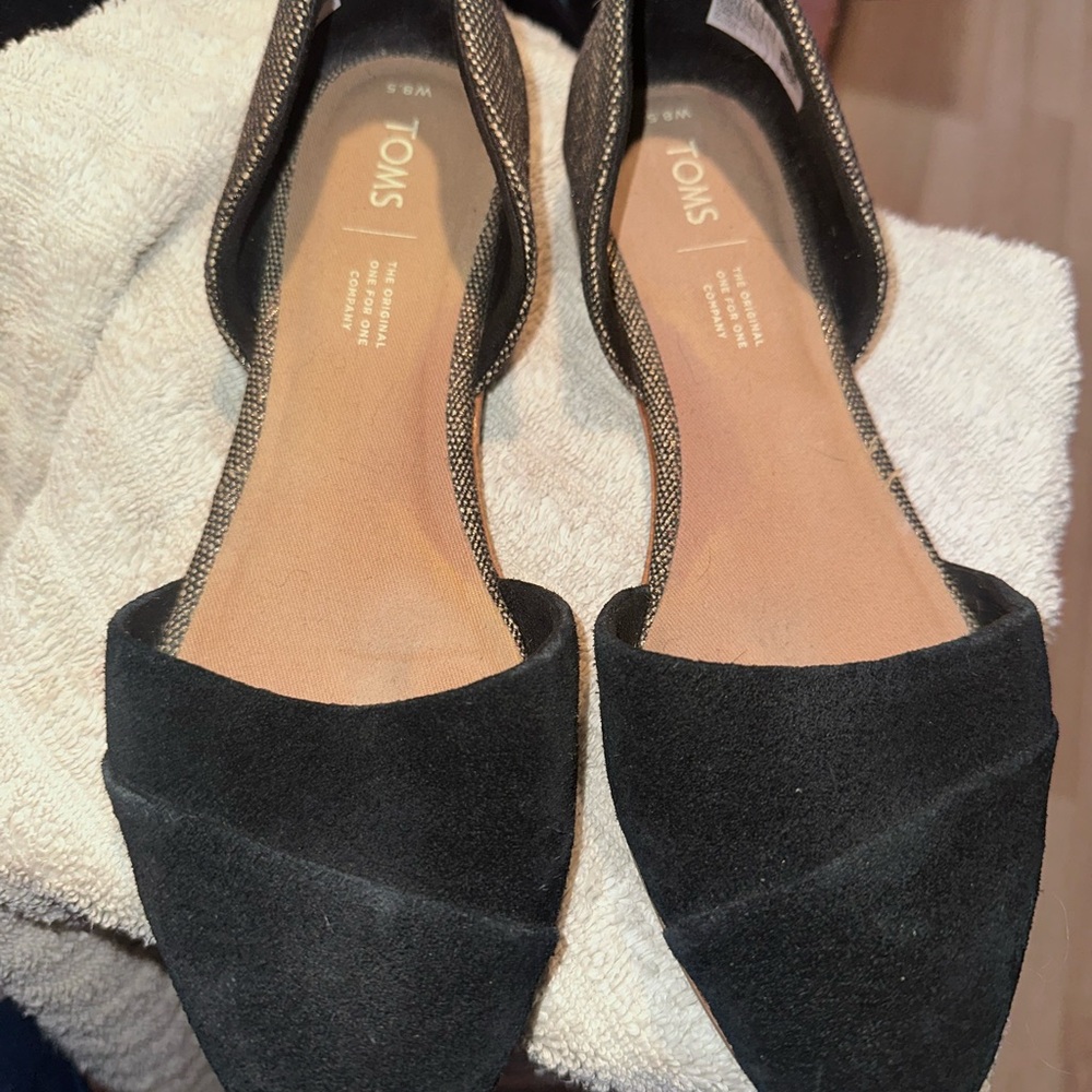 TOMS Women's Black Suede Flats